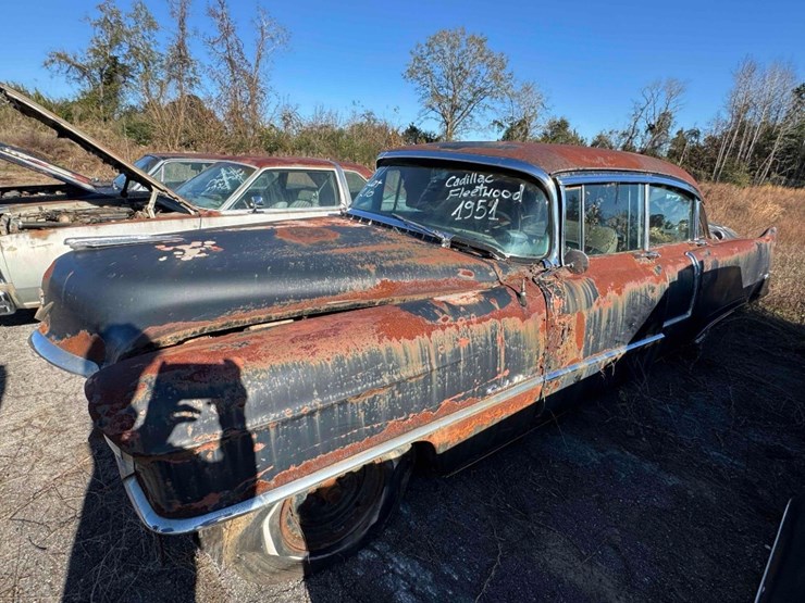 1951-cadillac-fleetwood-image-2