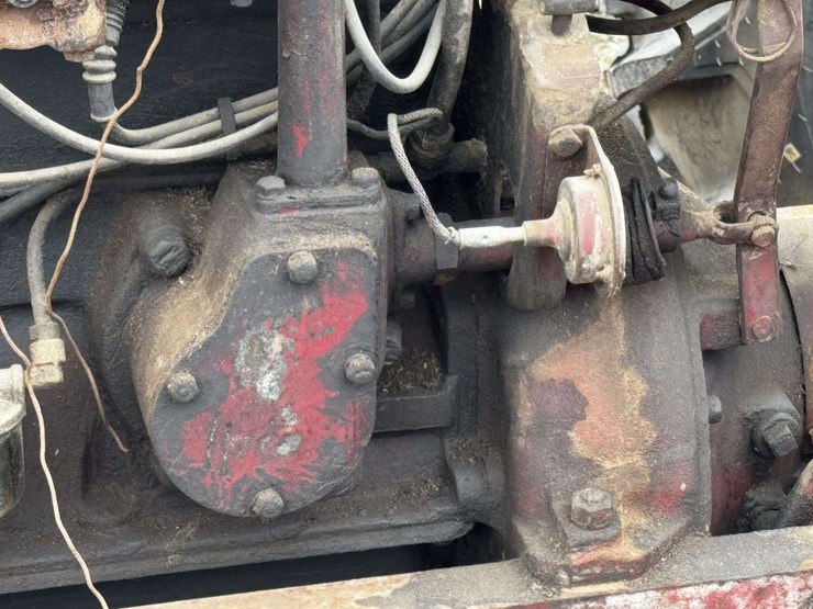 farmall-f-12-narrow-front-on-rubber-image-10