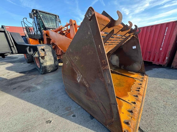 hitachi-zw370-6-image-10