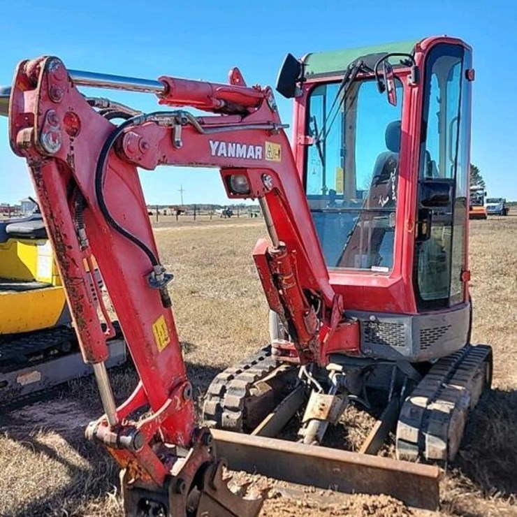 2013 YANMAR VIO25-4