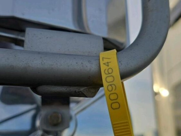 2005-peterbilt-379-image-52