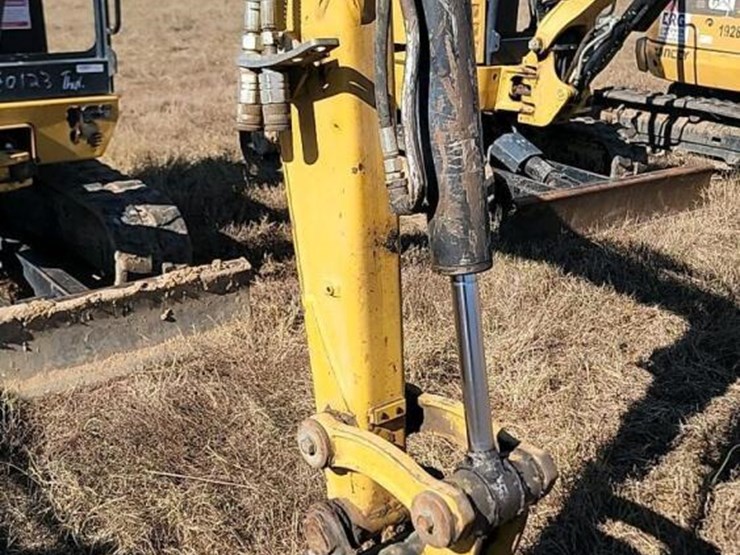 2020-caterpillar-302.7d-image-5