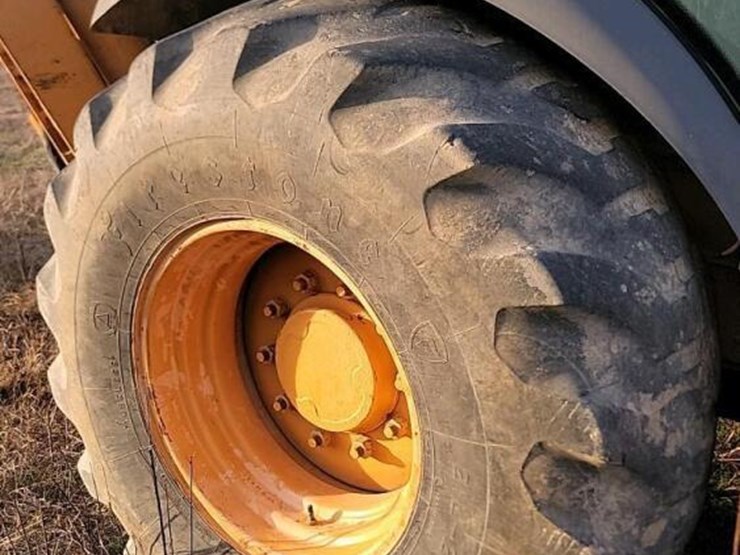 2010-case-590sm-image-8