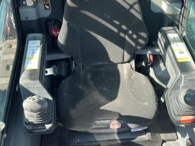 2023-bobcat-t64-image-21