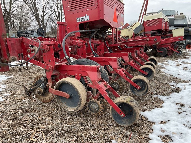 case-ih-cyclo-air-6-row-planter-image-5