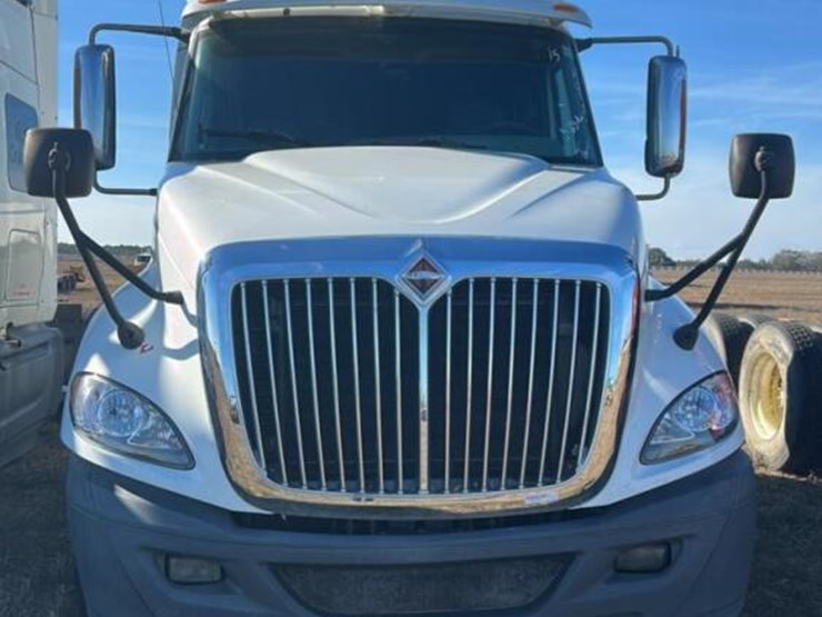 2015-international-prostar-image-2