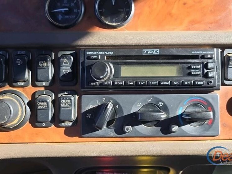 peterbilt-388-image-27