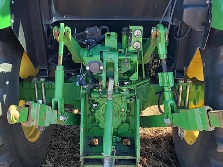 2015-john-deere-5075e-image-12