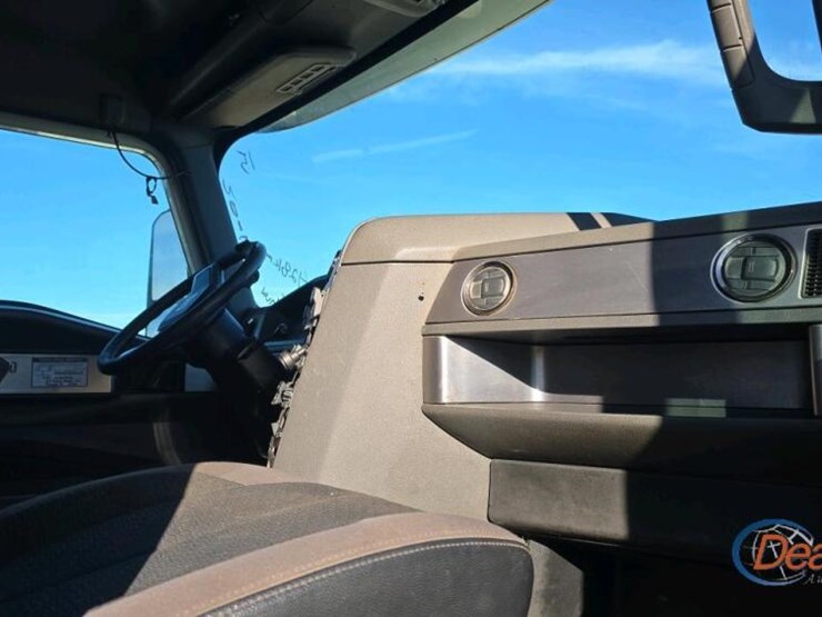 2016-caterpillar-ct660-image-8