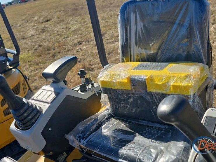 unused-2025-cfg-qk20r-mini-excavator,-s/n-9060863:-23hp-gas-eng.,-2-cylinders,-bkt.-image-14