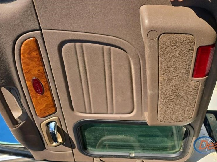 peterbilt-388-image-5