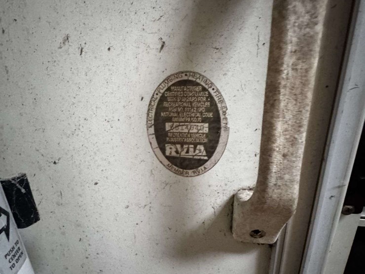 2000-coachmen-catalina-lite-hw-22'-travel-trailer-image-17