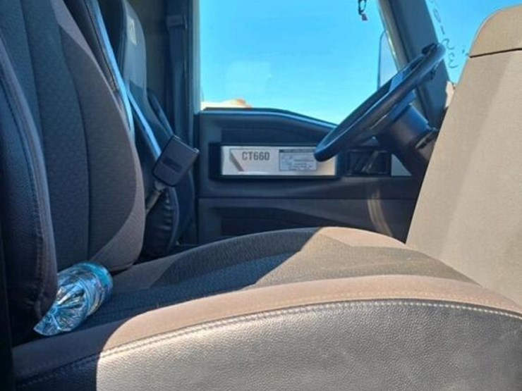 2016-caterpillar-ct660-image-7