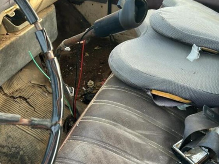 1986-gmc-c7d064-6x4-cab-&-chassis,-s/n-1gds7d4g6gv502071-(no-title---bill-of-sale-only):-as-is,-non-running-image-21