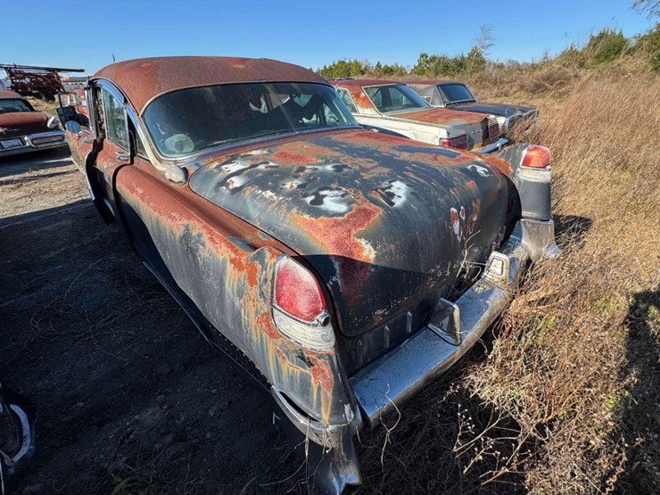 1951-cadillac-fleetwood-image-4