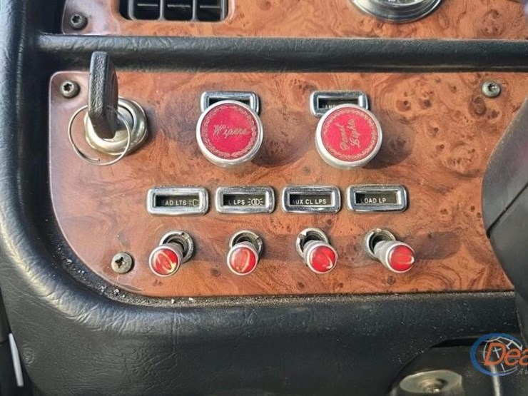 2005-peterbilt-379-image-40