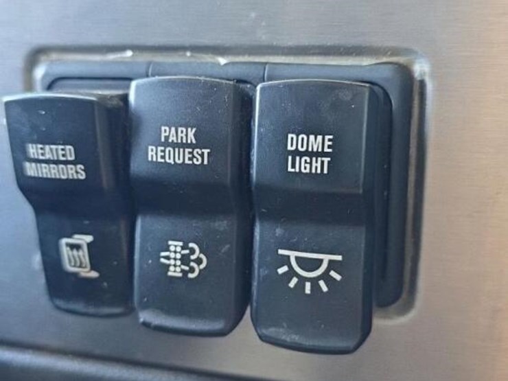 2016-caterpillar-ct660-image-32