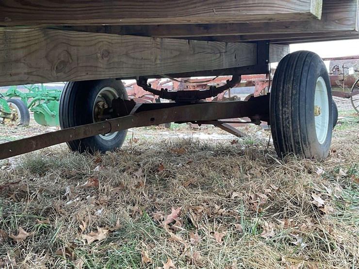 hay-wagon-w/-john-deere-running-gear-image-15