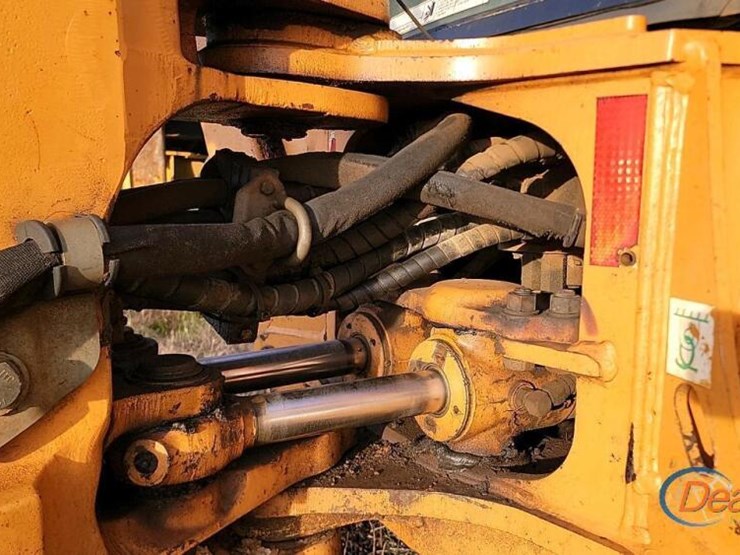 2010-case-590sm-image-9