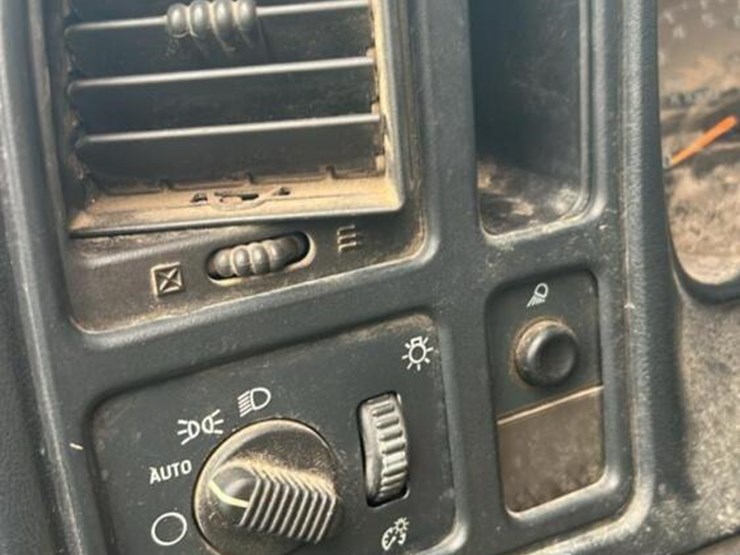 2006-chevrolet-3500-image-14