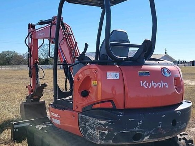 2022-kubota-kx040-image-13