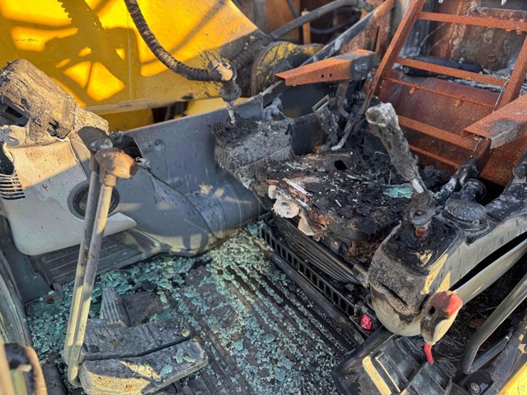 komatsu-pc240-image-10