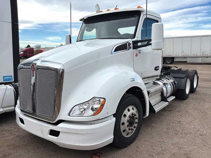 2016-kenworth-t680-image-1