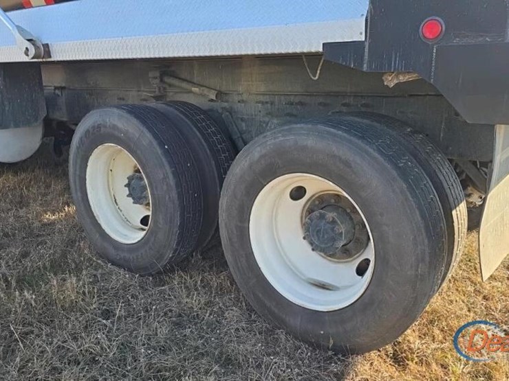 2016-caterpillar-ct660-image-17