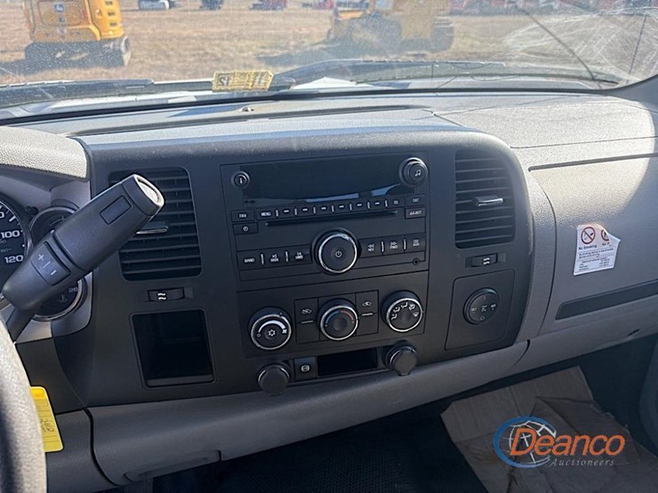 2011-chevrolet-silverado-3500-image-10