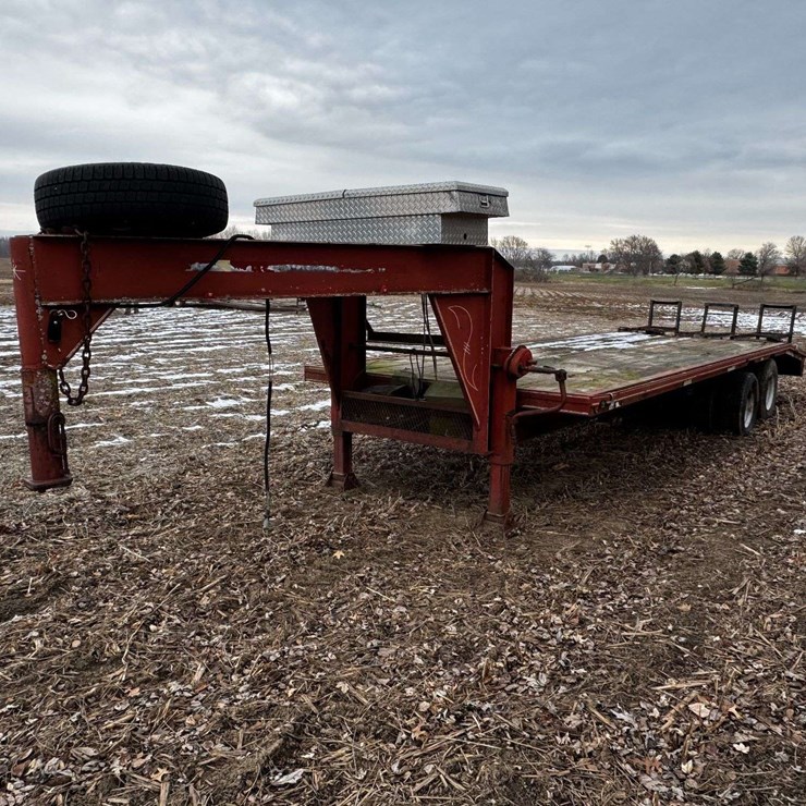 Holland Formula 150 Tandem Axle w/Duals Gooseneck Trailer