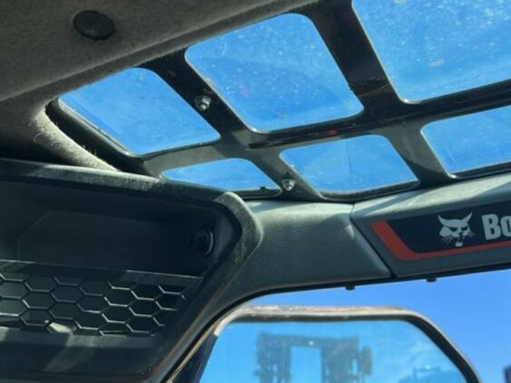 2023-bobcat-t64-image-15