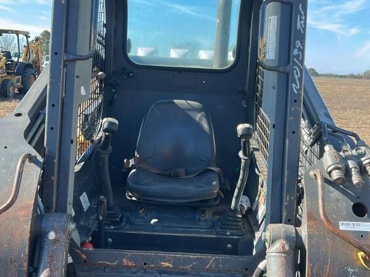 new-holland-l230-image-7