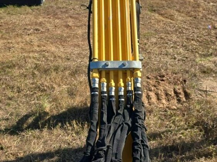 komatsu-pc30mr-5-image-17