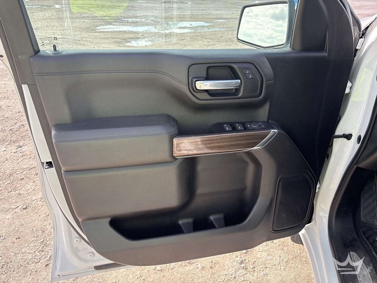 2019-chevrolet-silverado-1500-lt-4x4-crew-cab-pickup-truck-image-15