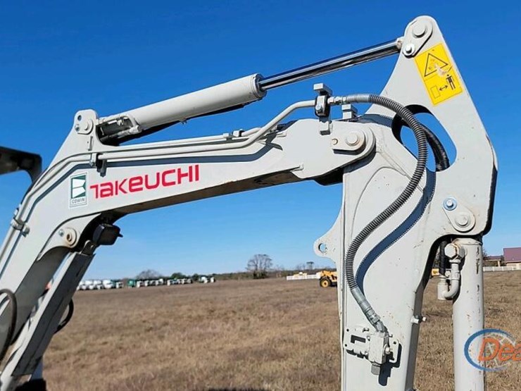 takeuchi-tb335r-image-9