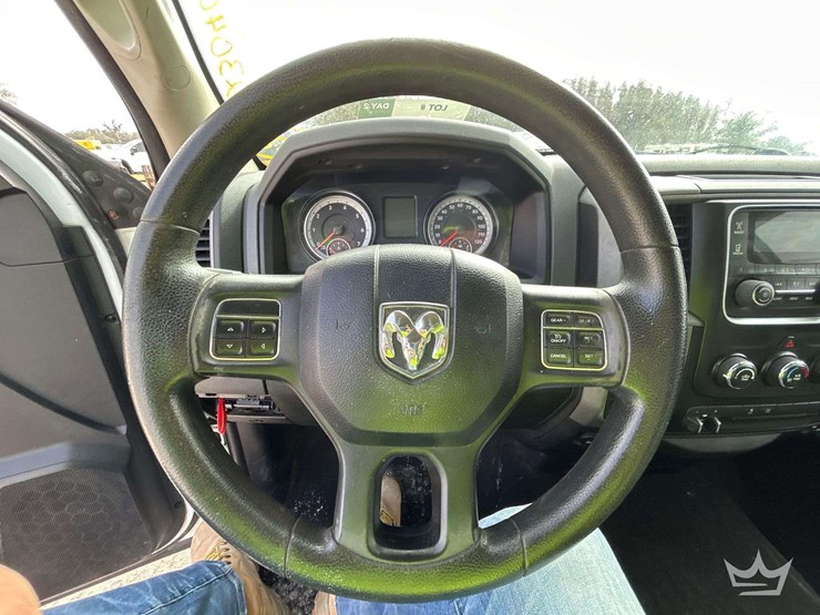 2015-dodge-1500-image-13