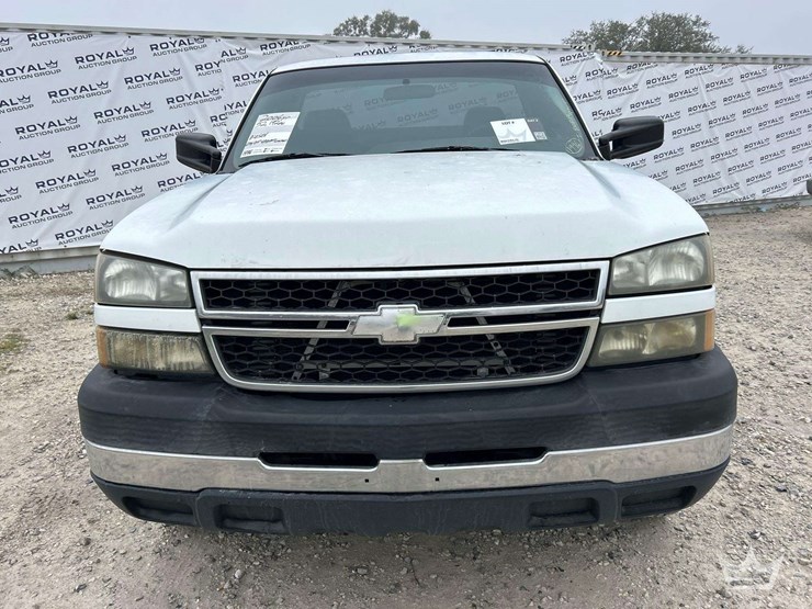 2006-chevrolet-silverado-2500-image-30