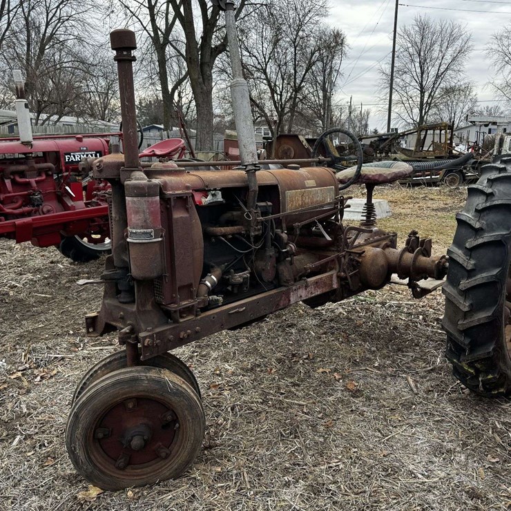 Farmall F-12 Narrow Front on Rubber