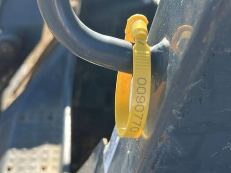 2017-deere-323e-image-10