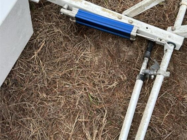 prime-design-ergo-rack-and-tool-box-mounted-on-pipe-image-7