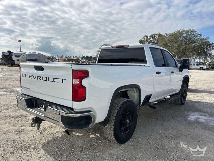 2021-chevrolet-silverado-2500-image-3
