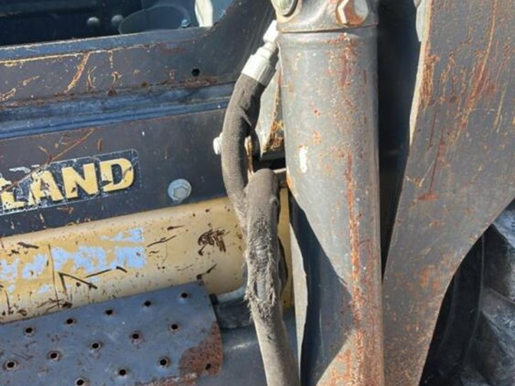 new-holland-l230-image-10