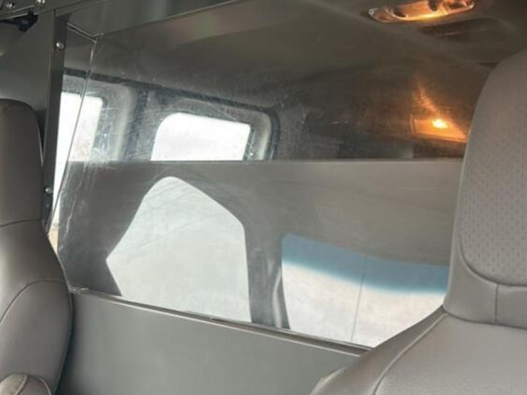 2014-ford-e350-image-10