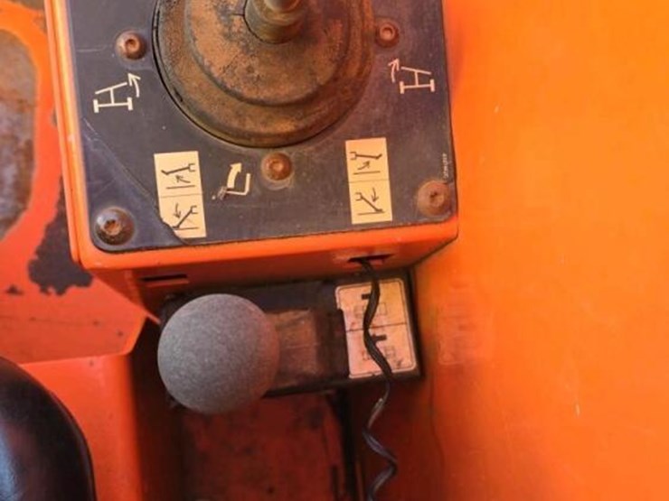 2014-sky-trak-6042-image-23