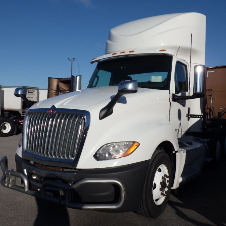 2018 INTERNATIONAL LT