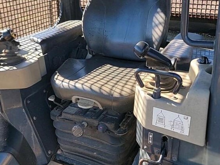 2017-komatsu-d39px-24-image-21