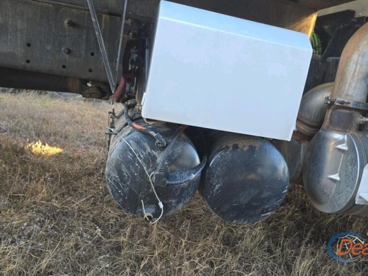 2016-caterpillar-ct660-image-9