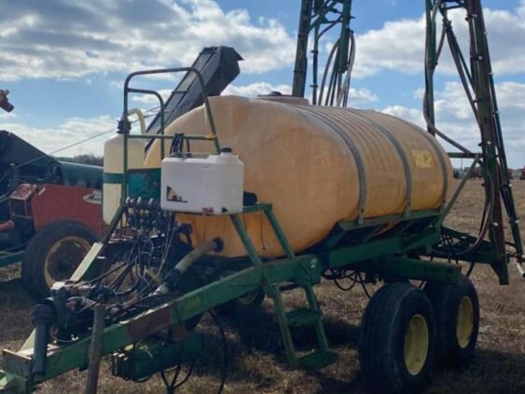 top-air-pull-type-1000-gallon-folding-sprayer,-s/n-6301-w/-monitor-image-1