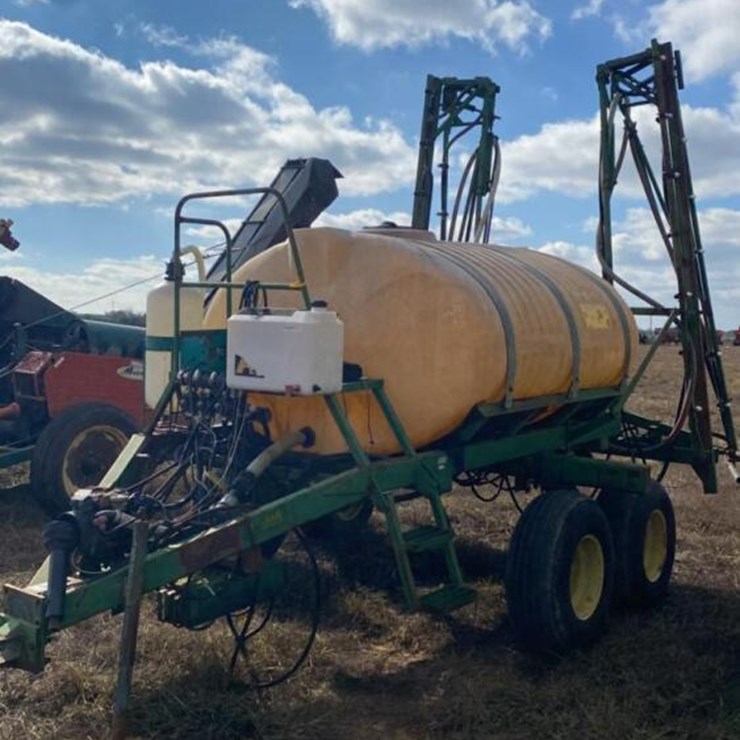 TOP-AIR PULL-TYPE 1000-GALLON FOLDING SPRAYER, S/N 6301 W/ MONITOR