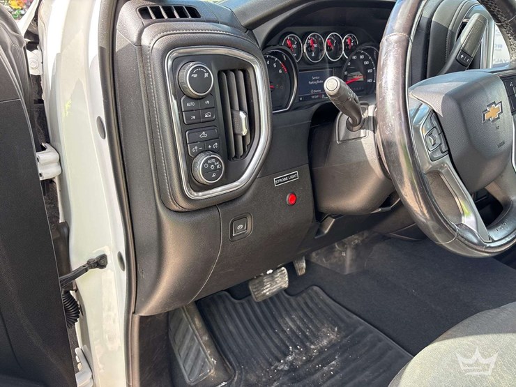 2019-chevrolet-silverado-1500-lt-4x4-crew-cab-pickup-truck-image-18